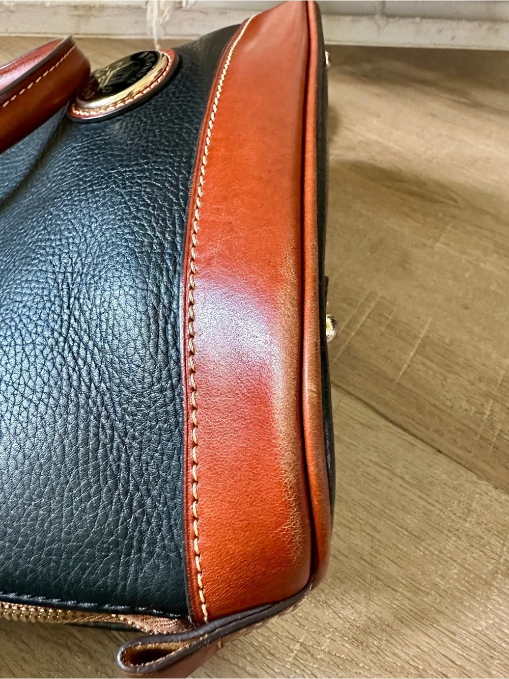 Dooney & Bourke Black & Brown Pebbled Leather Satchel w/Logo & Crossbody strap - Picture 11 of 16